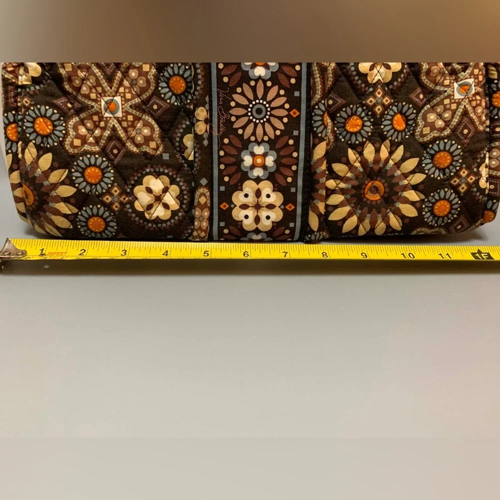 Vera Bradley Shoulder Bag with Retired Canyon Pattern and Kiss-Lock Closure - Picture 4 of 14